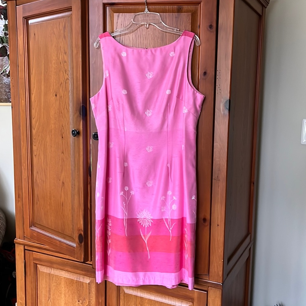 Pink, floral print sleeveless rayon/acetate size 10 dress.